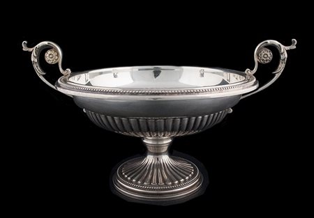 Coppa con 2 manici scanellata. Argento 800/°°° gr. 690 Manifattura siciliana