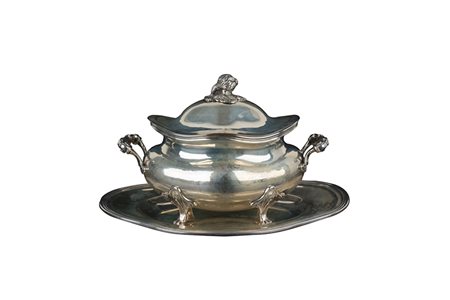 Zuppiera con vassoietto. Arg 800 /°°° gr. 1.380