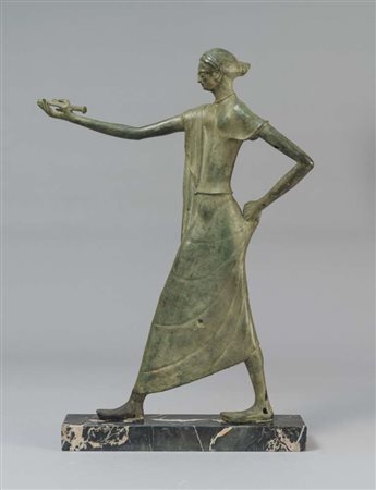 SCULTORE DEL NOVECENTO Figura femminile gradiente con pugnale Scultura in...