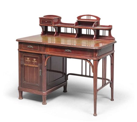SCRIVANIA CON ALZATA IN MOGANO, PERIODO DEL LIBERTY con alzata traforata a...