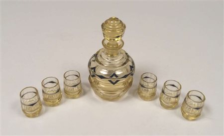 SERVIZIO DA LIQUORE, ANNI '40 in cristallo giallo con decoro geometrico,...