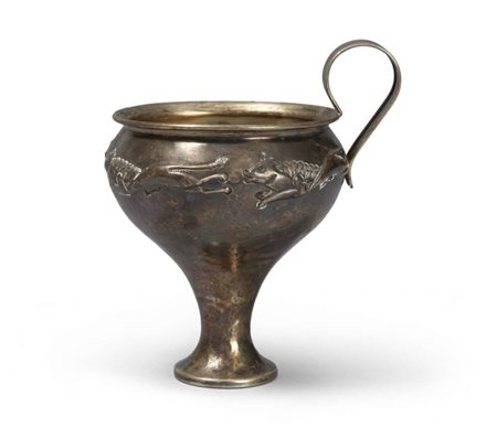 PICCOLO BICCHIERE IN ARGENTO E ARGENTO DORATO XX SECOLO con decoro ad...