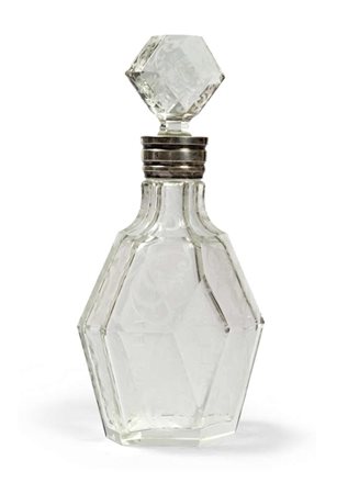 BOTTIGLIA PER LIQUORI IN CRISTALLO MOLATO, INIZI XX SECOLO con collo in...