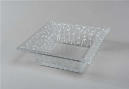 CENTROTAVOLA ROSES, RENÈ LALIQUE 1940 ca. In vetro, con decoro al bordo a...