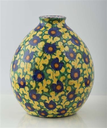 GIACOMO DOLCETTI (Venezia 1893 - 1957) Grande vaso a motivi floreali Ceramica...