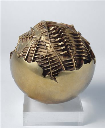 Arnaldo Pomodoro, Morciano 1926 - 0, Sfera, 1983, Bronzo dorato, diam. cm....