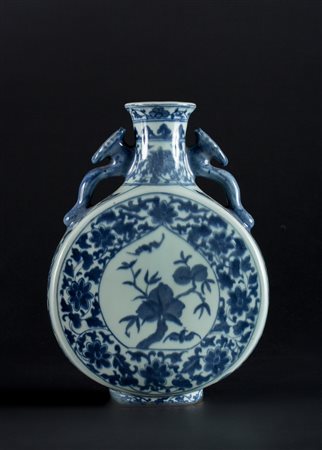 Arte Cinese Fiasca in porcellana bianco blu dipinta con pesche e fiori Cina,...