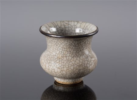Arte Cinese Vasetto in porcellana ge-yao Cina, dinastia Ming . -. Cm 6,00 x...