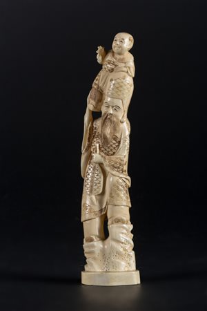 Arte Giapponese Okimono raffigurante un anziano con bambino sulle spalle...