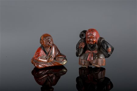 Arte Giapponese Due netsuke in legno laccato Giappone, XIX secolo . -. Cm...