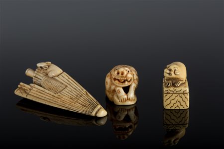 Arte Giapponese Lotto di tre netsuke in avorio raffiguranti animali Giappone,...