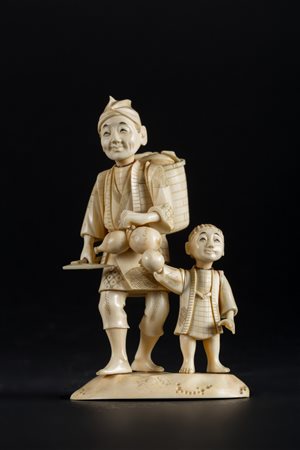 Arte Giapponese Okimono in avorio raffigurante un contadino ed un bambino...