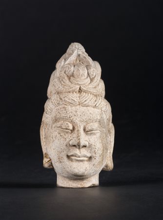 Arte Cinese Piccola scultura in pietra raffigurante Guanyin Cina, dinastia...