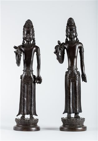 Arte Cinese Coppia di statue in bronzo raffiguranti due bodhisattva in stile...
