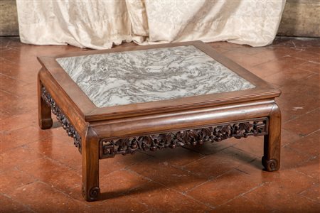 Arte Cinese Basso tavolino probabilmente in legno Huanghuali con piano in...