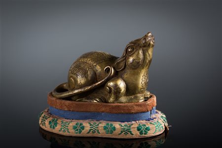 Arte Cinese Scultura in bronzo dorato raffigurante un topo Cina, dinastia...