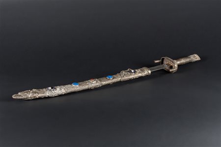 Arte Cinese Spada mongola con fodero incastonato con pietre semi-preziose...