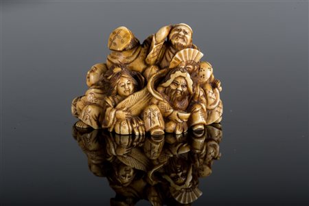Arte Giapponese Netsuke in avorio raffigurante gli dei della fortuna...