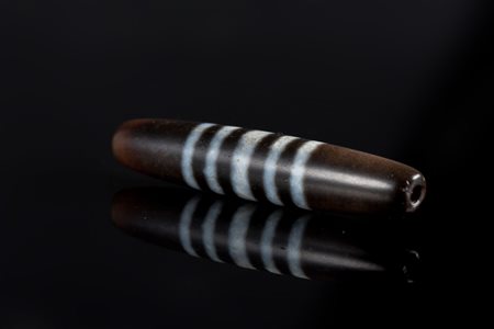 Arte Himalayana Chung-Dzi in agata con cinque fasce bianche Tibet . . . Arte...