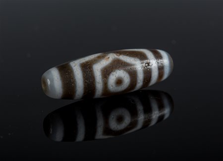 Arte Himalayana Dzi in agata con tre occhi Tibet . -. Cm 1,00 x 4,00. Arte...
