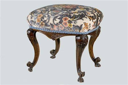 MANIFATTURA VENEZIANA DEL XVIII SECOLO Sgabello con gambe mosse terminanti...