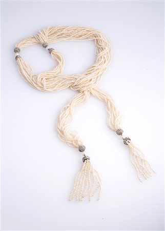 Sciarpa anni '20 in perline con quattro terminali in platino e diamanti,...