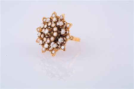 Anello in oro rosa primi '900 con perline gr 15.50. . . [Nessun Autore] . . .