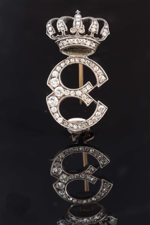 Spilla in oro gr 6.35 e diamanti. . . [Nessun Autore] . . .