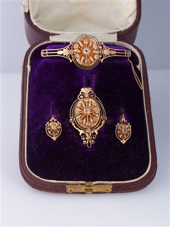 Parure in oro rosa e diamanti 1870 circa gr 44.80, composta da bracciale,...