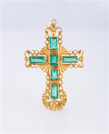 Croce in oro gr 14.80 e circa cts 10 di smeraldi colombiani. . . [Nessun...
