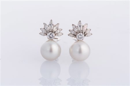 Paio di orecchini in oro bianco e brillanti per carati 1.50 circa e due perle...