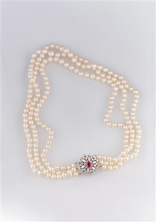 Collana 3 fili di perle coltivate degradè con fermezza in platino e brillanti...