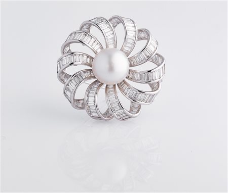 DE AMBROSI Spilla con perla australiana mm 16 e cts 26.06 di diamanti...