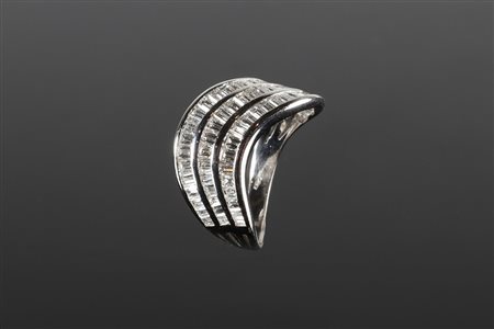 Anello in oro bianco gr 7.52 e diamanti baguettes cts. 2.95. . . [Nessun...
