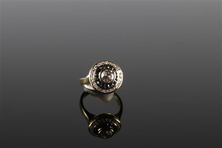 Anello in oro giallo gr 10.60 con diamante centrale di ct 0.70, diamanti di...