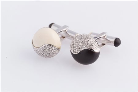 DE AMBROSI Gemelli in onice, avorio, oro bianco gr 22.50, diamanti cts 1.84....