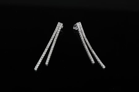 Orecchini in oro bianco gr 15.25, diamanti cts 3.46. . . [Nessun Autore] . . .