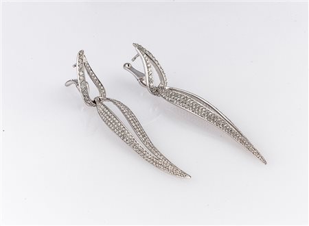 GAVELLO RINALDO Orecchini "Fiamma" in oro 18 kt gr 18 e brillanti per cts...