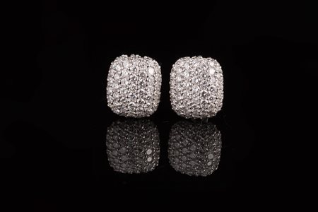 Orecchini oro 18 kt gr 17.51, diamanti cts. 6.90. . . [Nessun Autore] . . .