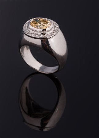 Anello in oro gr 10.50, ov 1.70 cts, brillanti ct 0.23. . . [Nessun Autore] ....