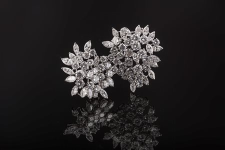 Spilla in platino gr 24.50, brillanti cts 19 circa. . . [Nessun Autore] . . .