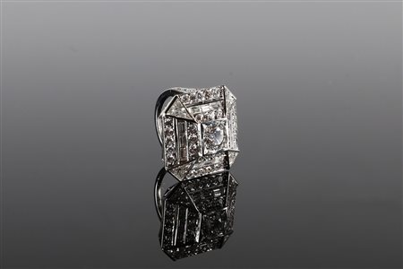 Anello in oro bianco gr 18.10, brillante centrale cts 1.82 colore E, purezza...