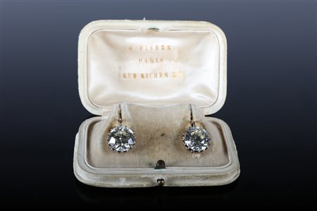 Orecchini in oro 18kt e argento con diamanti tagliati ct 17.95. . . [Nessun...