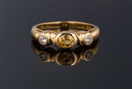 Anello in oro gr 4.20, zaffiro giallo ct 0.73, brillanti ct 0.16. . . [Nessun...