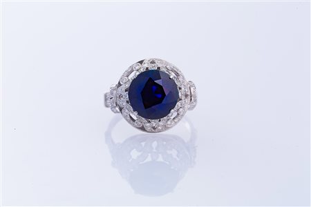 Anello in Platino, brillanti di cts 1.00 circa e zaffiro di cts 5.40. . ....