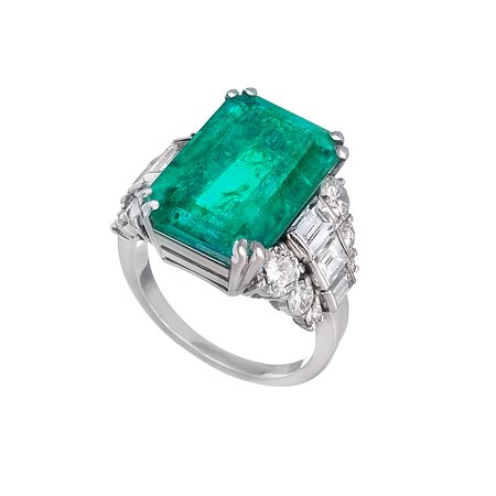 Anello in platino gr 7.45 e diamanti cts 2.70 circa, smeraldo colombiano cts...