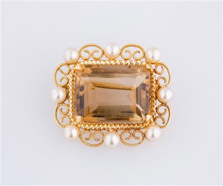 Spilla con quarzo fumè e perle gr 18.9. . . [Nessun Autore] . . .