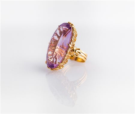 Anello in oro rosso gr 17.50 con ametista, anni '50. . . [Nessun Autore] . . .
