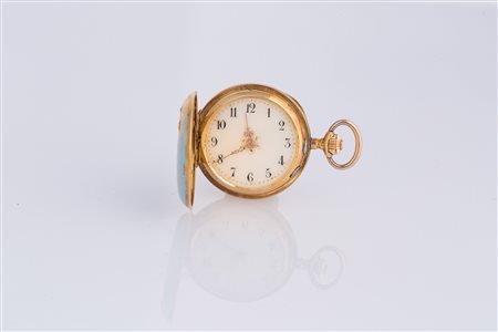 Orologio a ciondolo in oro smaltato. . . [Nessun Autore] . . .