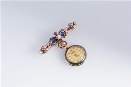 Spilla antica in oro rosso con zaffiri, rubini, perle e diamante centrale con...